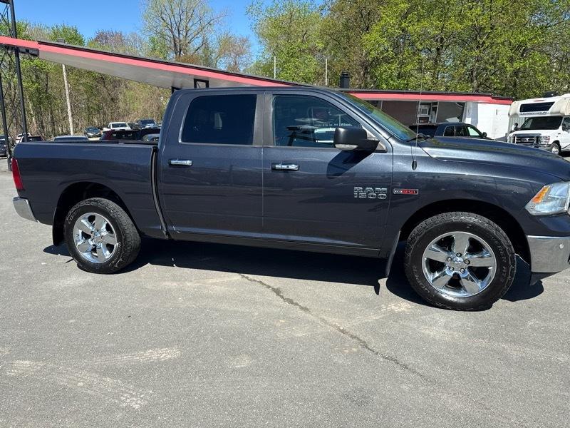 RAM 1500 4WD Quad Cab 140.5" Lone Star 2016