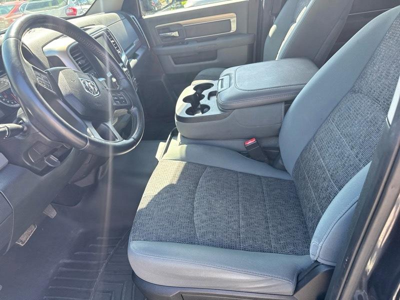 RAM 1500 4WD Quad Cab 140.5" Lone Star 2016