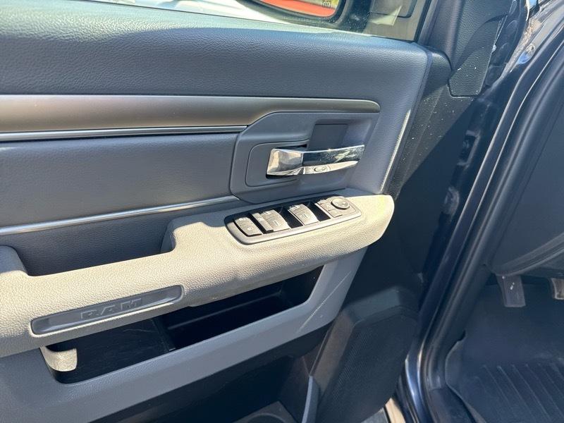 RAM 1500 4WD Quad Cab 140.5" Lone Star 2016