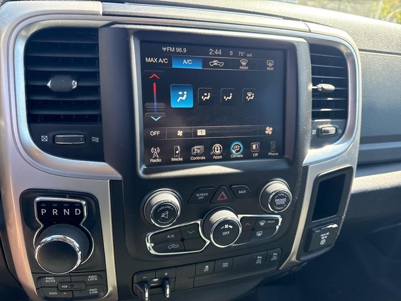 RAM 1500 4WD Quad Cab 140.5" Lone Star 2016