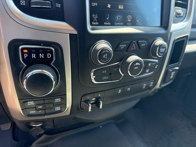 RAM 1500 4WD Quad Cab 140.5" Lone Star 2016