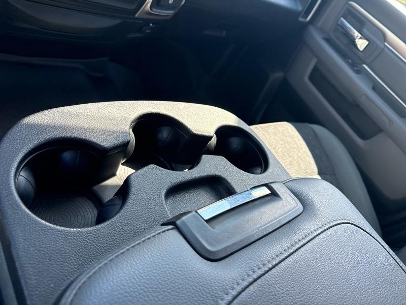 RAM 1500 4WD Quad Cab 140.5" Lone Star 2016