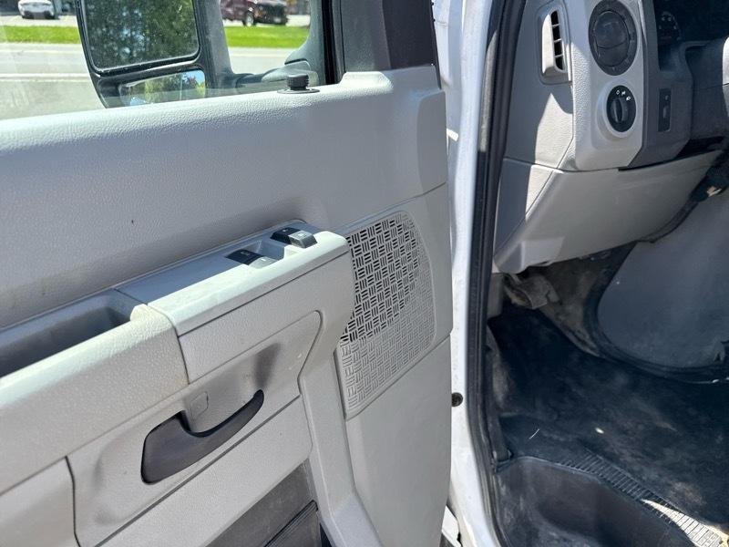 Ford Econoline E-350 Super Duty 2014