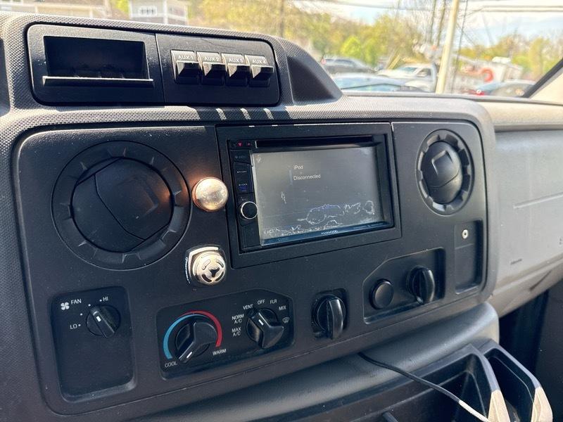 Ford Econoline E-350 Super Duty 2014