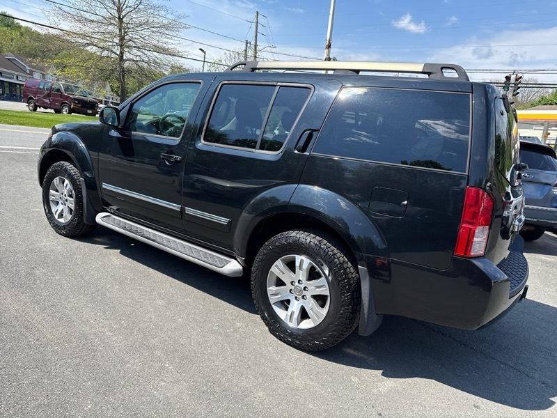 Nissan Pathfinder LE 4WD 2012