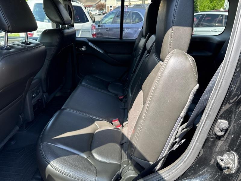 Nissan Pathfinder LE 4WD 2012