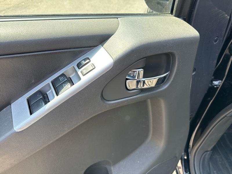 Nissan Pathfinder LE 4WD 2012