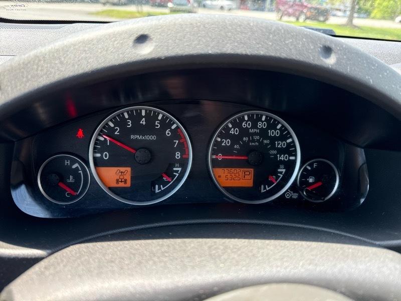 Nissan Pathfinder LE 4WD 2012