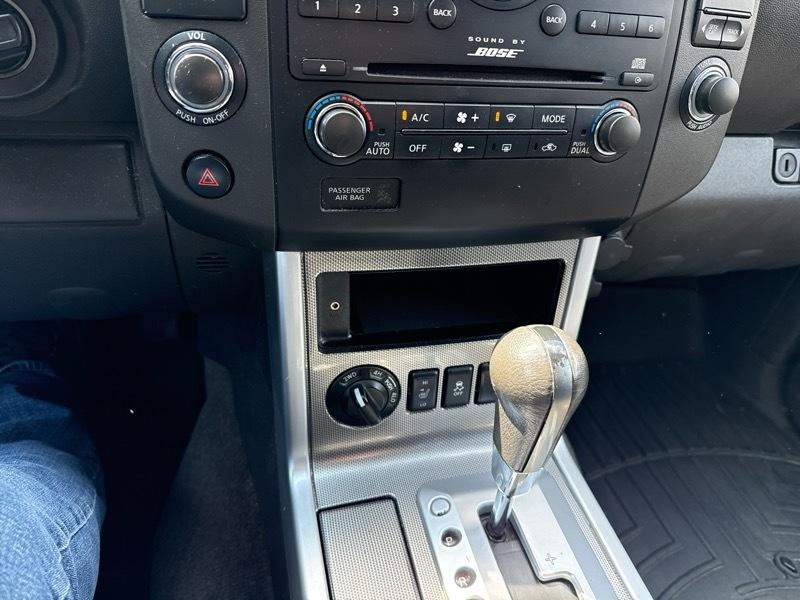 Nissan Pathfinder LE 4WD 2012