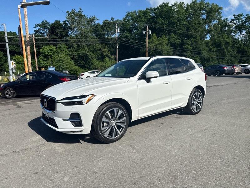 2022 Volvo XC60 T8 Momentum Hybrid AWD