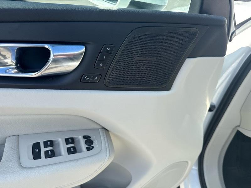 Volvo XC60 T8 Momentum Hybrid AWD 2022