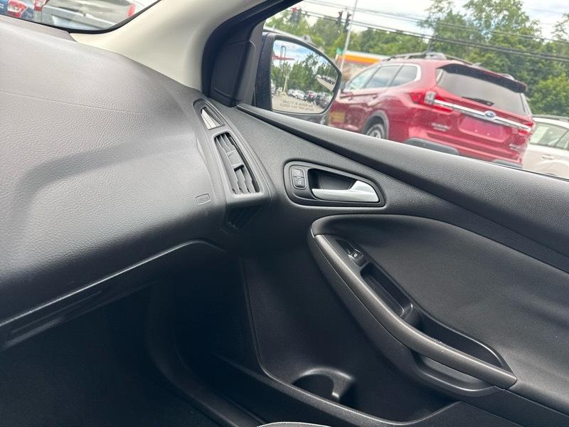 Ford Focus SE Hatch 2016