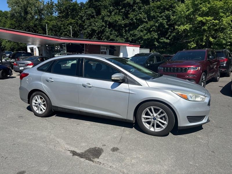 Ford Focus SE Sedan 2016