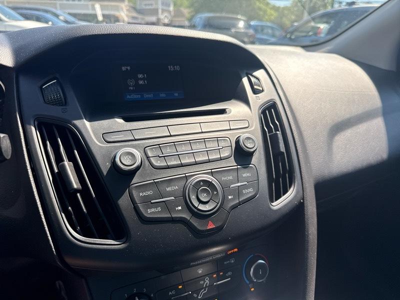 Ford Focus SE Sedan 2016