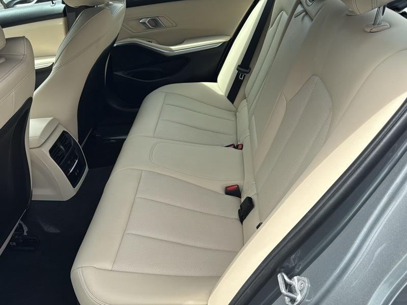 BMW 3-Series 330i xDrive 2024