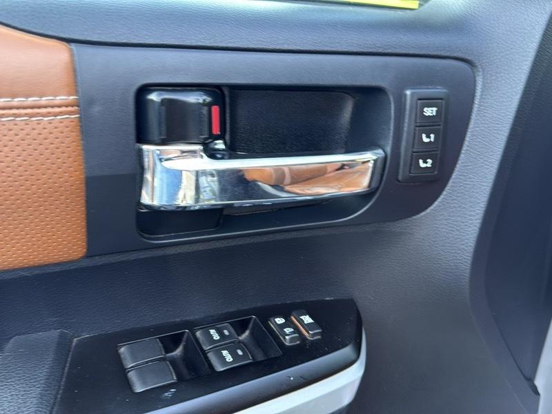 Toyota Tundra Platinum CrewMax 5.7L 4WD 2016