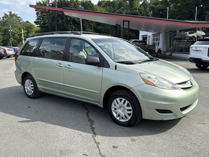 Toyota Sienna 4dr CE 7-Passenger 2006
