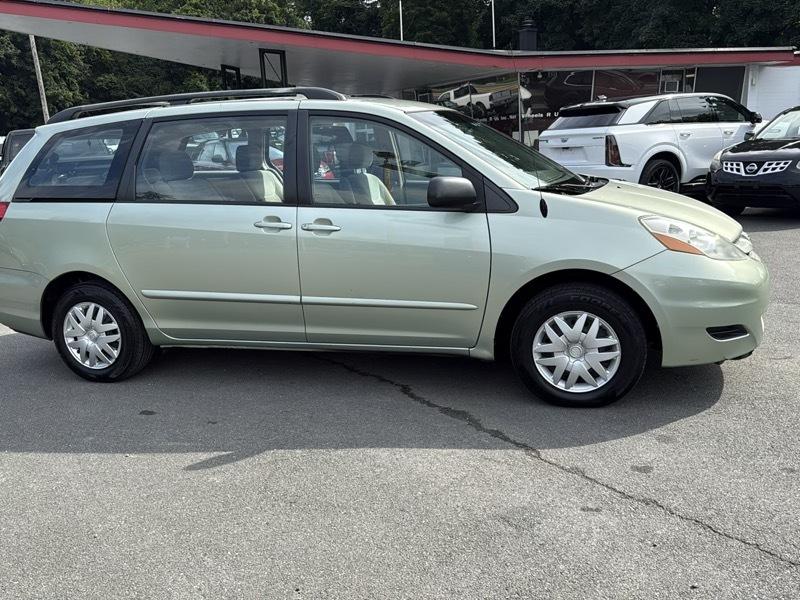 Toyota Sienna 4dr CE 7-Passenger 2006