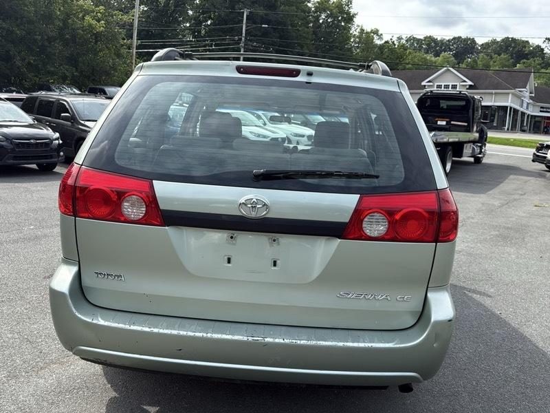 Toyota Sienna 4dr CE 7-Passenger 2006