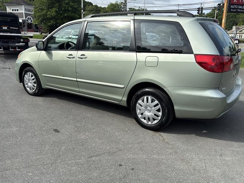 Toyota Sienna 4dr CE 7-Passenger 2006