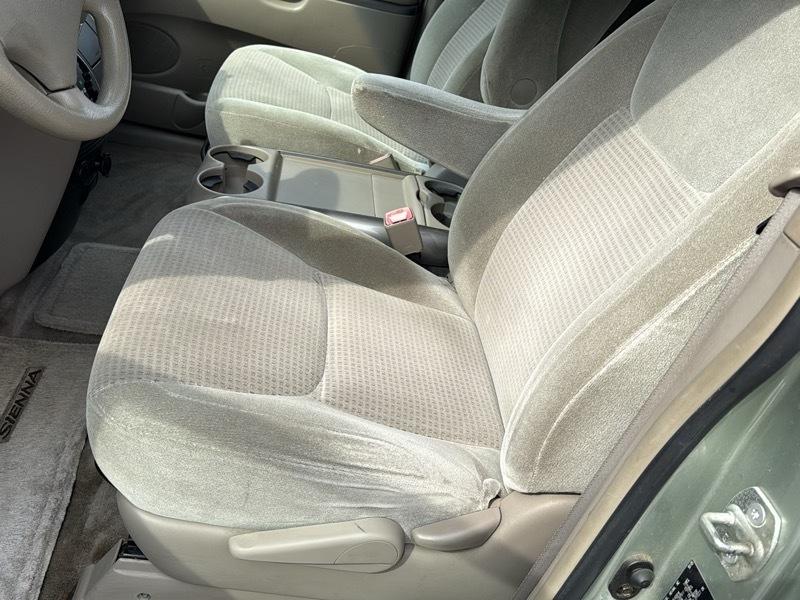 Toyota Sienna 4dr CE 7-Passenger 2006