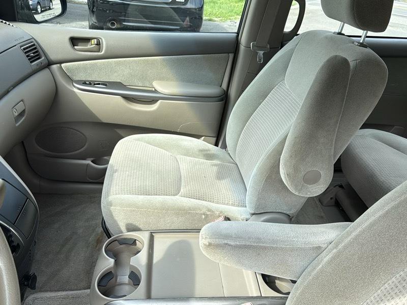 Toyota Sienna 4dr CE 7-Passenger 2006