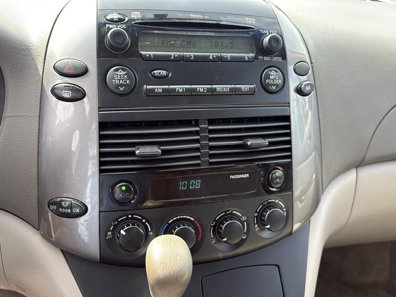 Toyota Sienna 4dr CE 7-Passenger 2006