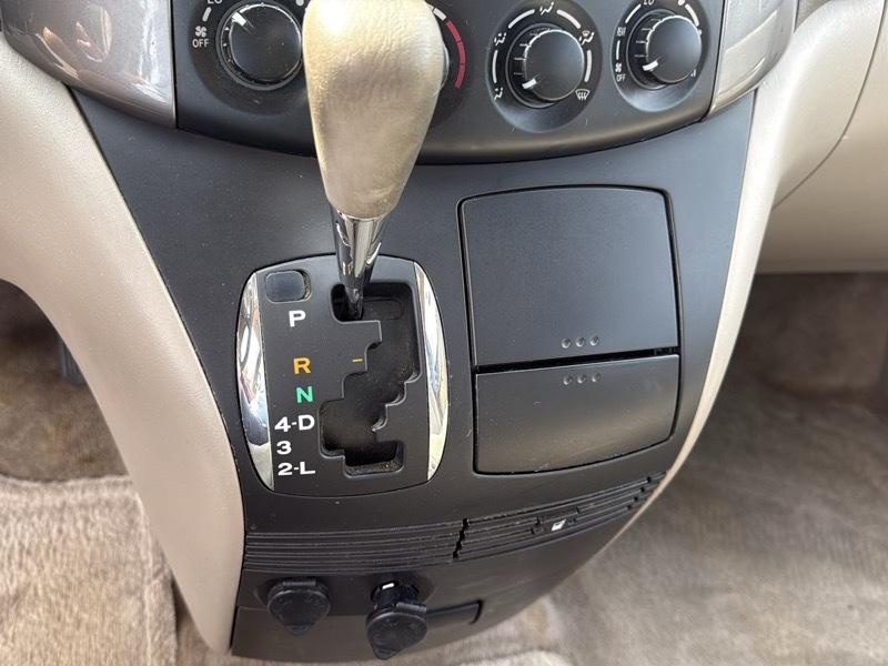 Toyota Sienna 4dr CE 7-Passenger 2006