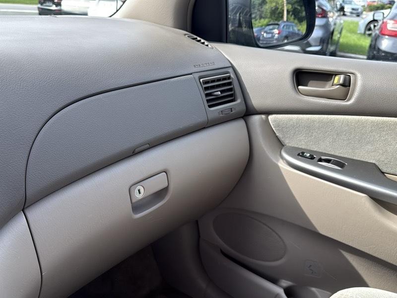 Toyota Sienna 4dr CE 7-Passenger 2006
