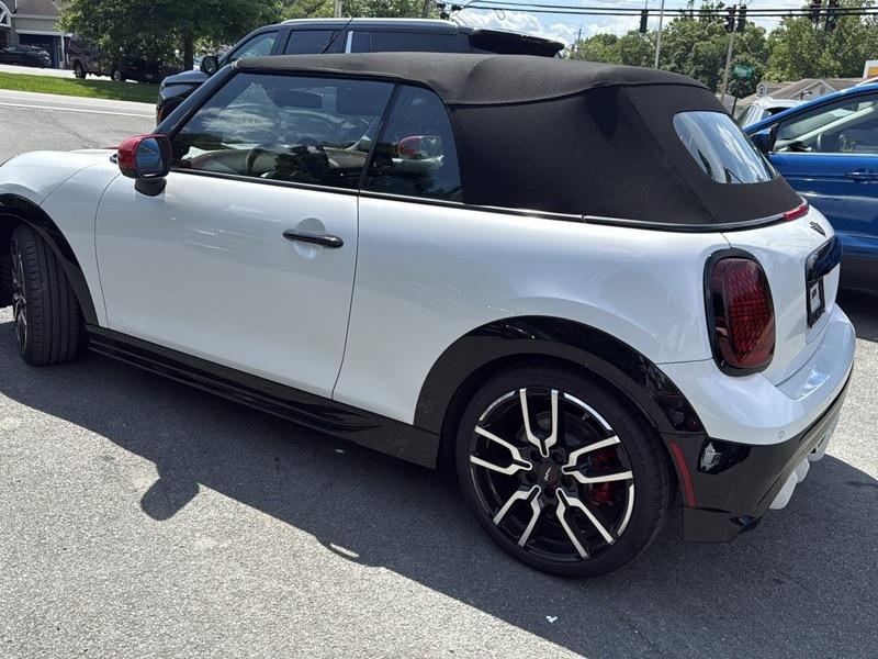 MINI Cooper JCW Signature Convertible 2025