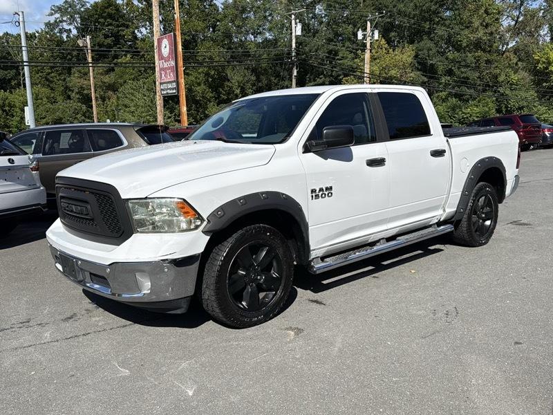 2014 RAM 1500 4WD Crew Cab 140.5" Big Horn