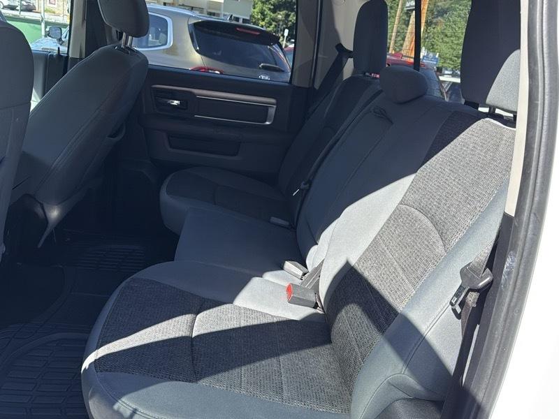 RAM 1500 4WD Crew Cab 140.5" Big Horn 2014