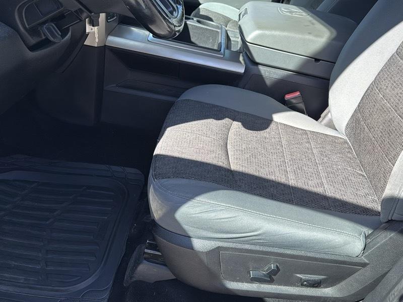 RAM 1500 4WD Crew Cab 140.5" Big Horn 2014
