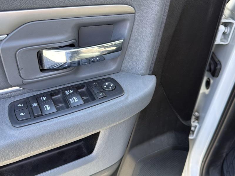 RAM 1500 4WD Crew Cab 140.5" Big Horn 2014