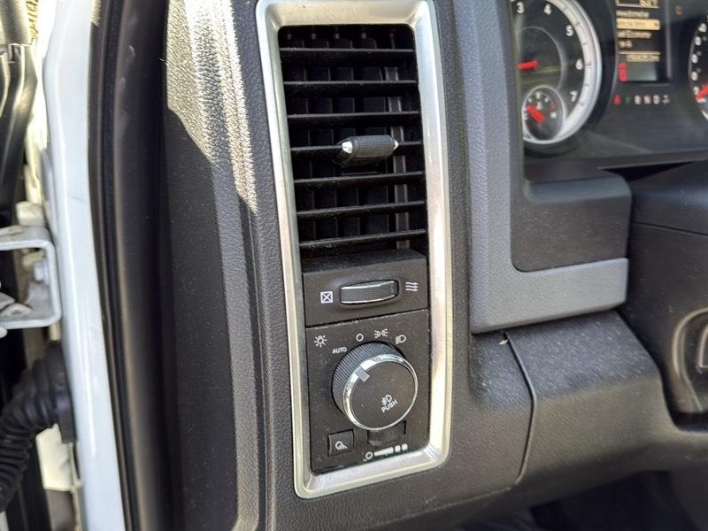 RAM 1500 4WD Crew Cab 140.5" Big Horn 2014