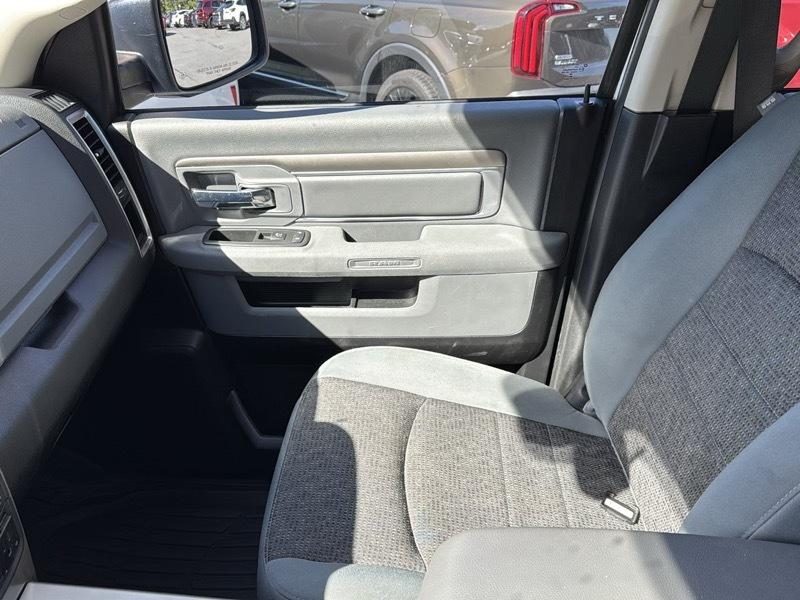 RAM 1500 4WD Crew Cab 140.5" Big Horn 2014