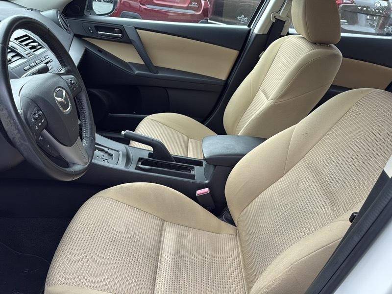Mazda MAZDA3 i Touring AT 4-Door 2013