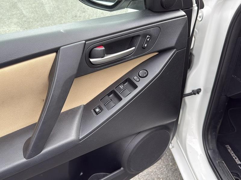 Mazda MAZDA3 i Touring AT 4-Door 2013