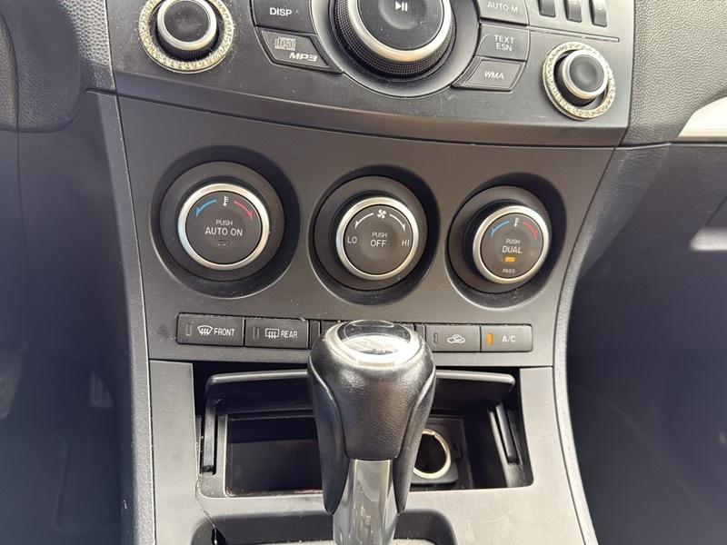 Mazda MAZDA3 i Touring AT 4-Door 2013