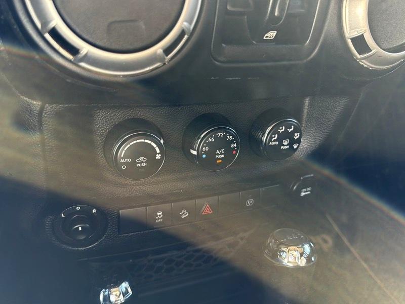 Jeep Wrangler Unlimited Sahara 4WD 2013