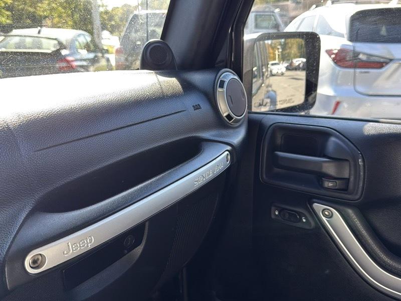 Jeep Wrangler Unlimited Sahara 4WD 2013