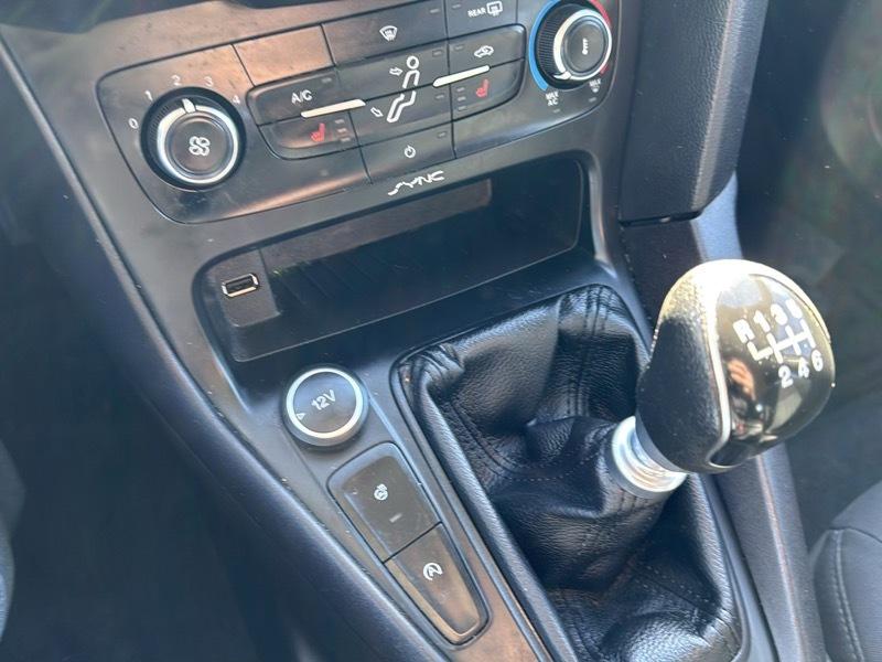 Ford Focus SE Hatch 2015