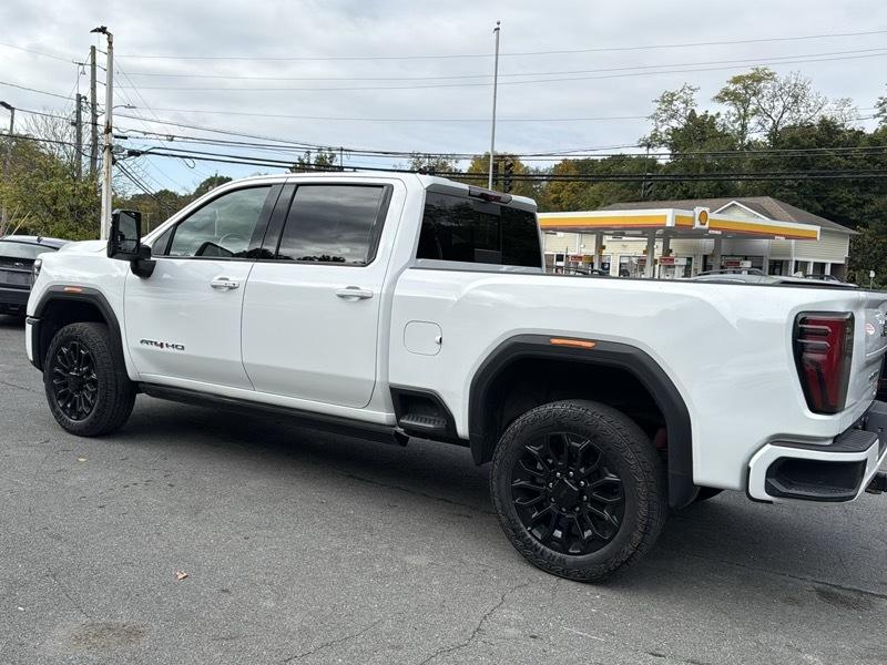 GMC Sierra 2500HD AT4 Crew Cab 4WD 2024