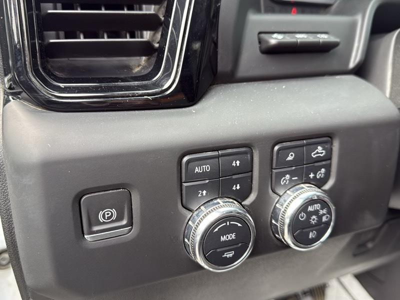 GMC Sierra 2500HD AT4 Crew Cab 4WD 2024