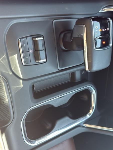 GMC Sierra 1500 Denali Ultimate Crew Cab 4WD 2024