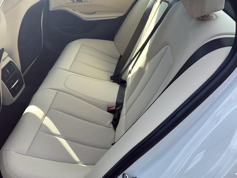 BMW 3-Series 330i xDrive 2023