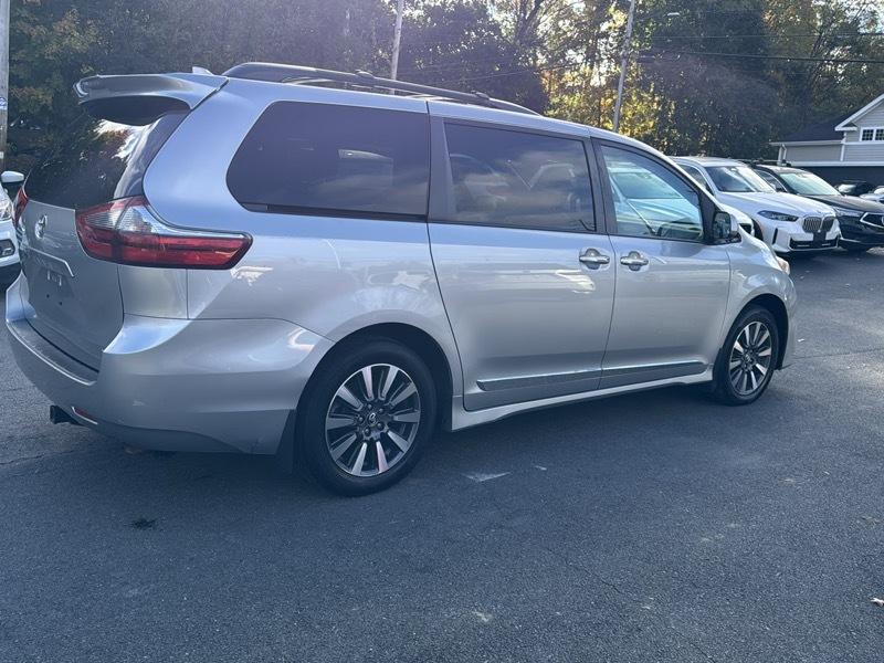 Toyota Sienna XLE 7-Passenger AWD 2020