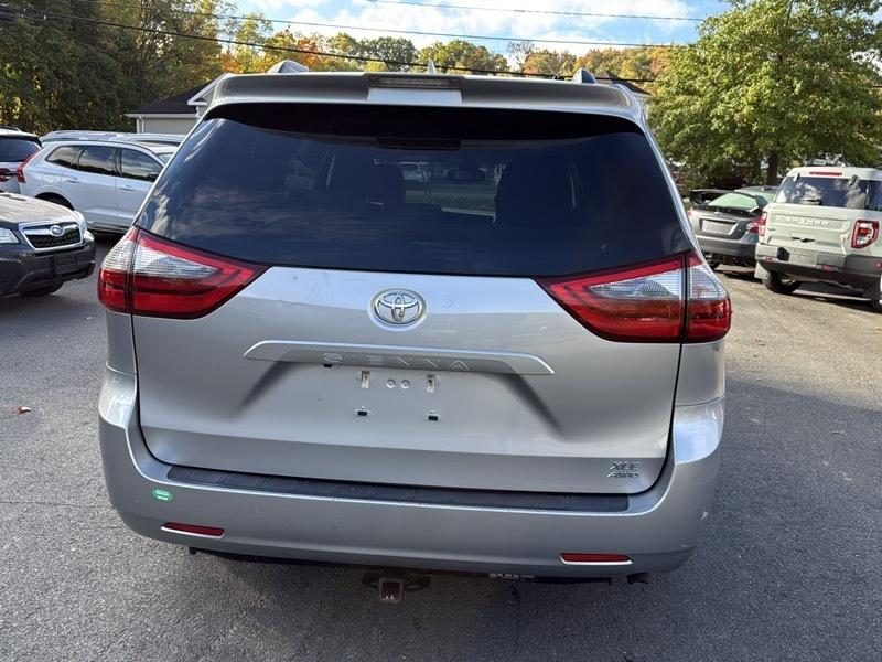 Toyota Sienna XLE 7-Passenger AWD 2020