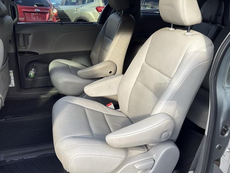 Toyota Sienna XLE 7-Passenger AWD 2020