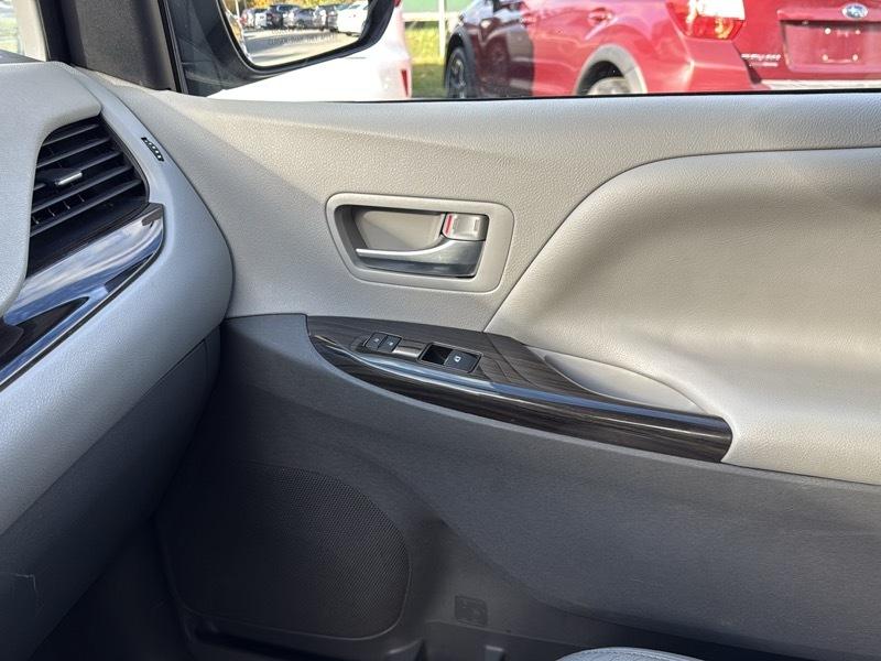Toyota Sienna XLE 7-Passenger AWD 2020
